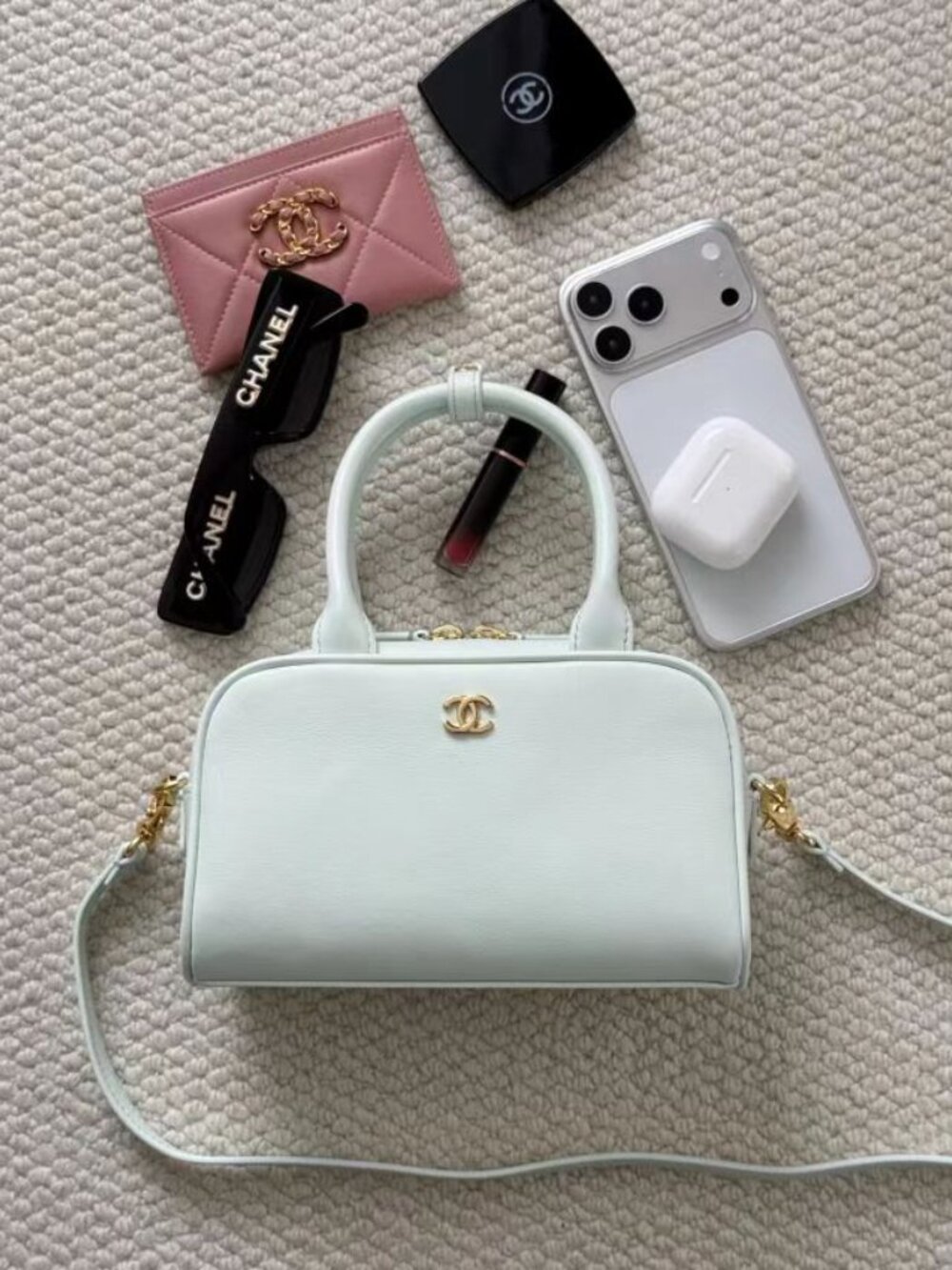 Classic CHANEL bag: A Stylish and Versatile Choice for Elegance